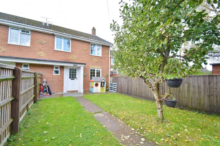 London Road, Postcombe