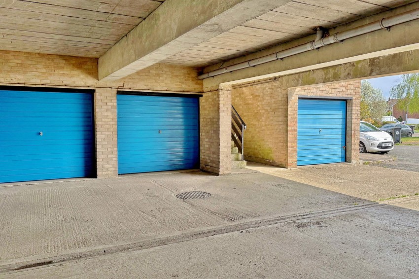 Images for Coombe Hill Crescent, Thame