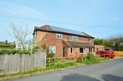 View Full Details for Queens Road, Thame, OX9 3NQ