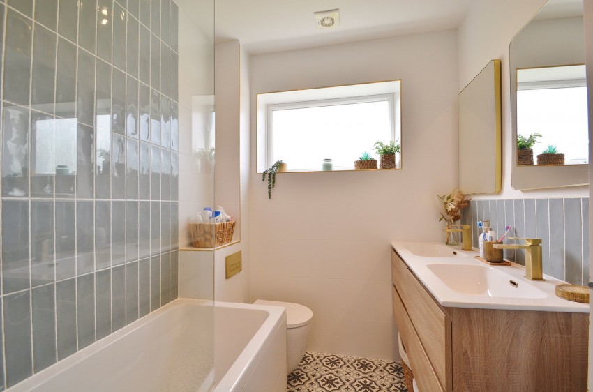 Images for Roundhead Drive, Thame, OX9 3DL