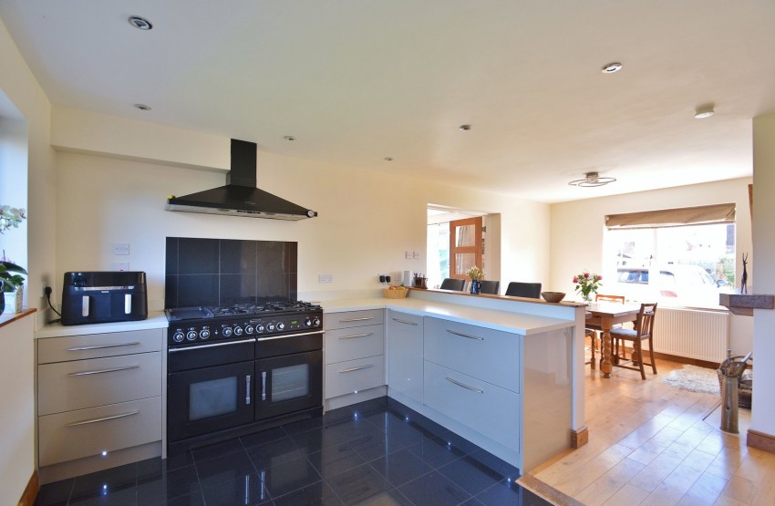Images for Elmwood Close, Oakley