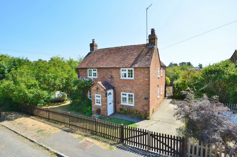 Pam Cottage, Dorton
